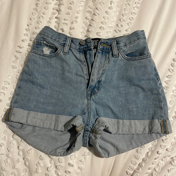 Urban Outfitters Mom shorts - Picture 1 of 3